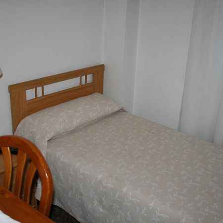 Hostal Puente De Piedra Zaragoza Room photo